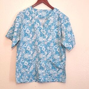 SLIGHTLY USED SCRUB TOP FUN PATTERN 2 POCKETS UNKNOWN SIZE WHITE AND BLUE
